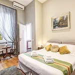 Oda ve Kahvaltı Tree Charme Trilussa Roma