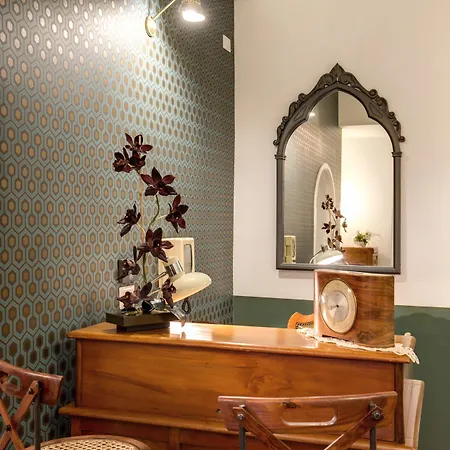 Oda ve Kahvaltı Tree Charme Trilussa Roma