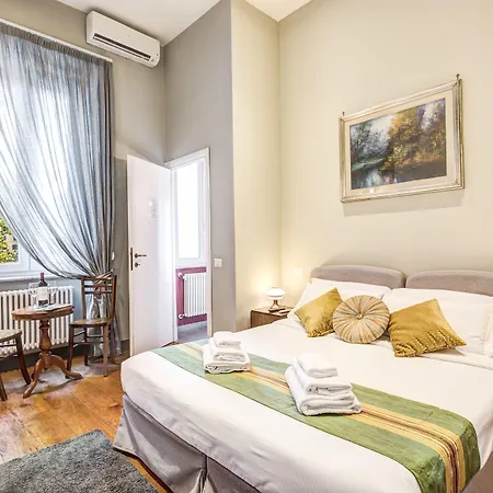 Oda ve Kahvaltı Tree Charme Trilussa Roma